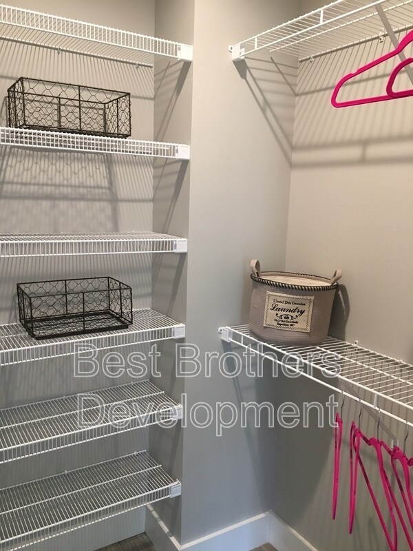 Building Photo - 4779 South Park Ave