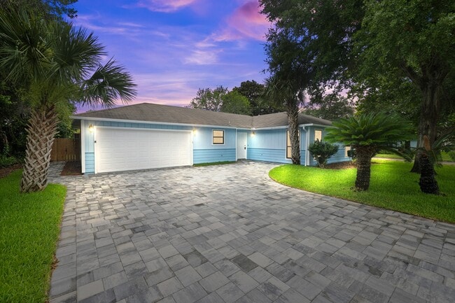 Building Photo - 349 Primrose Cir