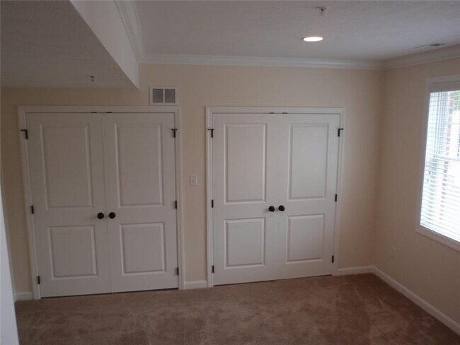 Building Photo - 290 Venango Trail