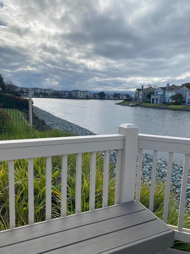 Building Photo - 323 Montserrat Dr