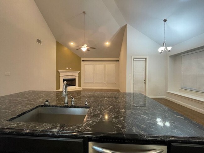 Building Photo - 2403 Cabrillo Ln