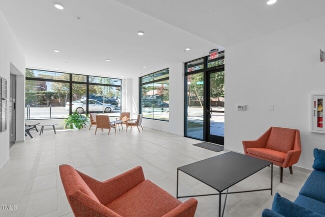 Building Photo - **OFFERING 50% OFF THE FIRST MONTH'S RENT*...