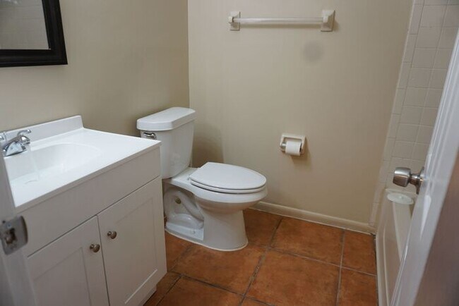 Building Photo - 2 Bedroom 2 Bath Townhome Near NAS Jax. No Additional Monthly Fees