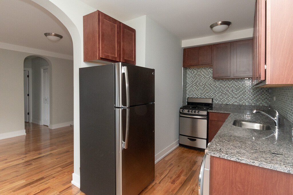 Building Photo - 559 W Arlington Pl