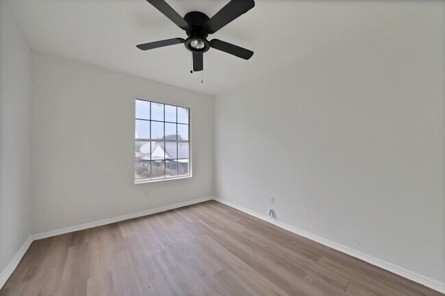 Building Photo - 7548 Meadow Creek Dr
