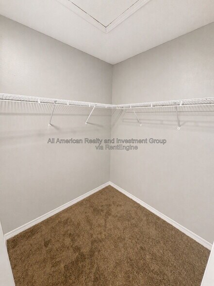 Building Photo - 216 Lustan Dr