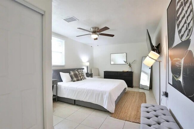 Building Photo - 5622 S Lockwood Ridge Rd