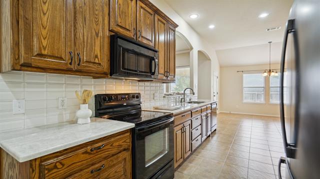 Building Photo - 613 W Sheila Cir