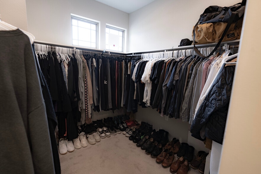 Primary closet with windows - 1711 Arcilla St