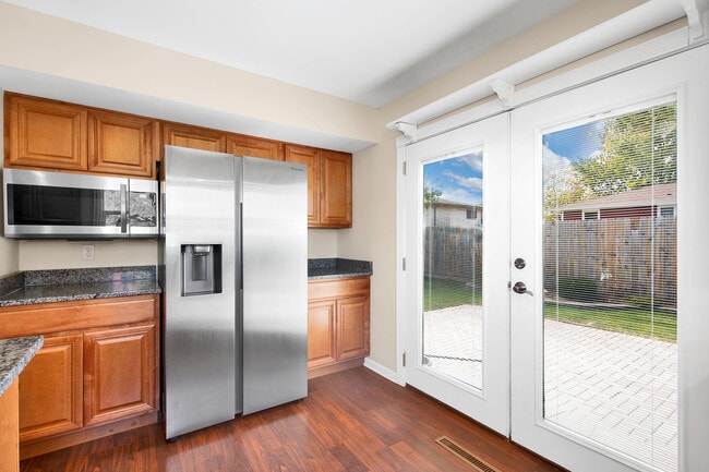 Building Photo - 1013 Stonegate Rd