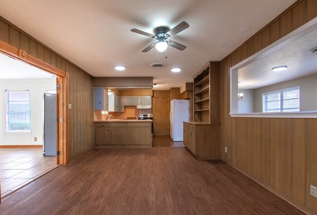 Building Photo - 1227 Ector St