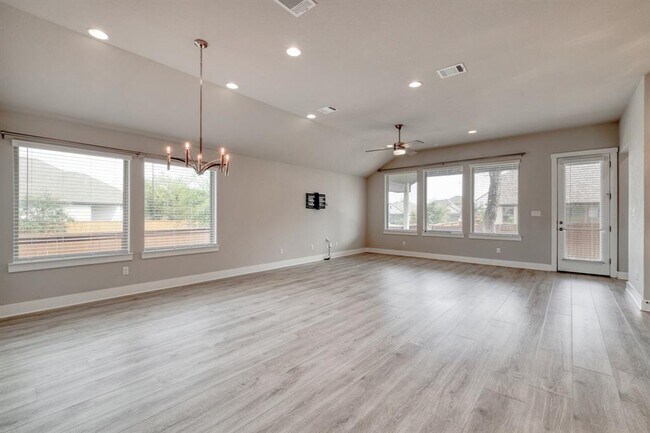 Building Photo - 4600 Post Ln