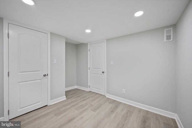 Building Photo - 328 S Macon St.