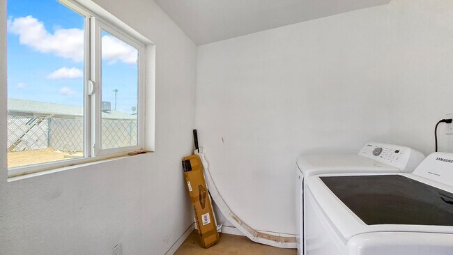 Building Photo - 8012 W Highland Ave