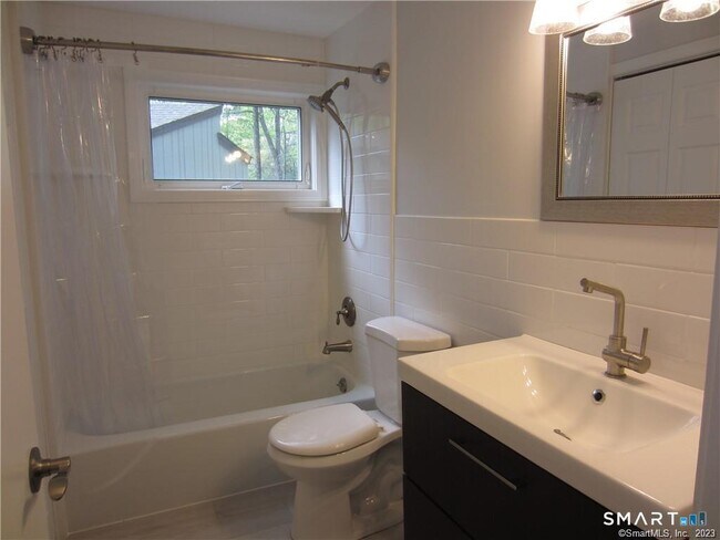 Building Photo - 8 Staunton Ct