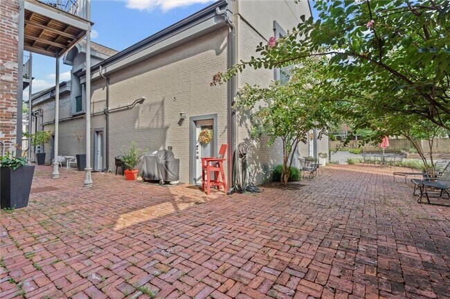 Building Photo - 412 Dauphin St