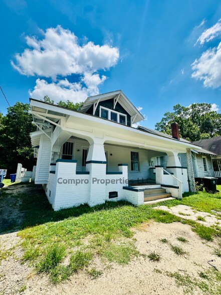Primary Photo - 702 Kenan St W