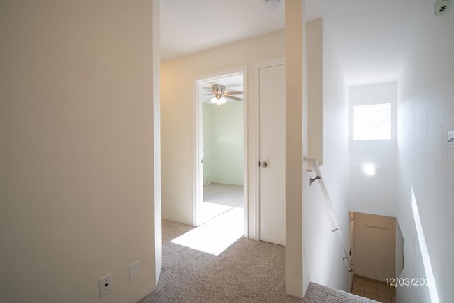 Building Photo - 3 Bed 2.5 Bath Townhome in Woodcreek