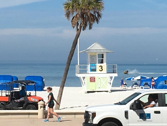 Building Photo - 2161 NE 51st Ct