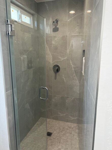 Building Photo - 429 E Providencia Ave