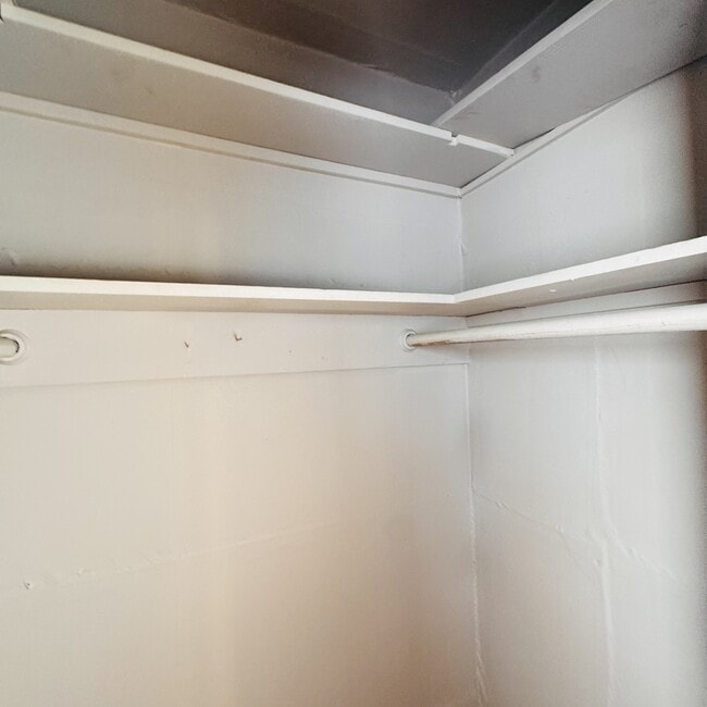 Building Photo - 3148 Alamo Ave