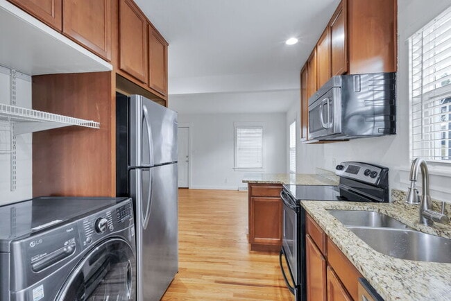 Building Photo - 665 Osceola St