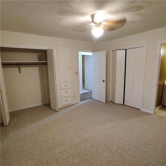 Building Photo - 1351 N Stephens Ave