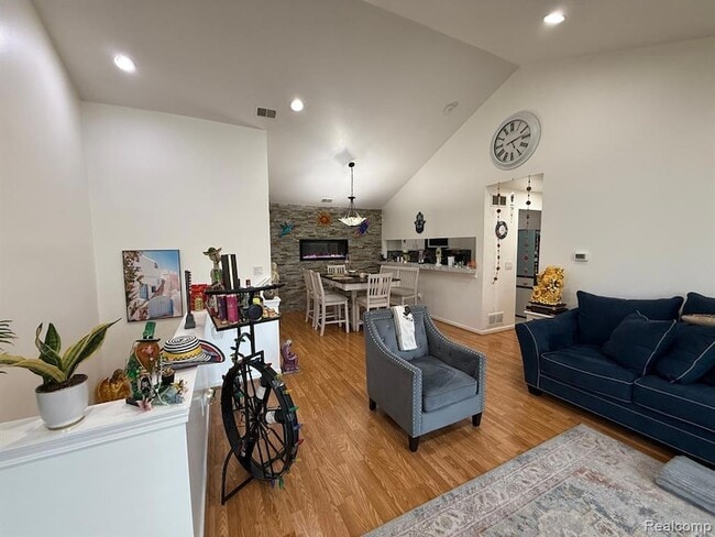 Building Photo - 3635 Reeves Dr