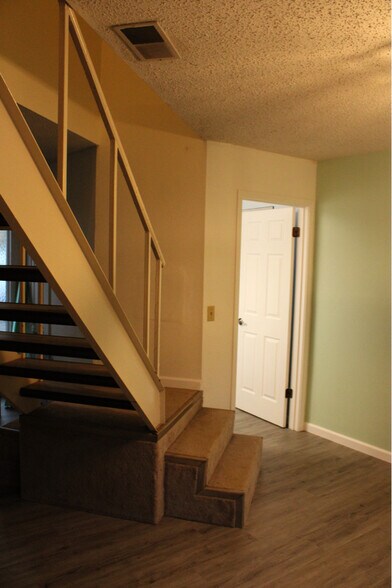 Building Photo - 3747 Donovan Dr