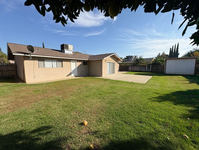 Building Photo - Spacious Home Available Now!