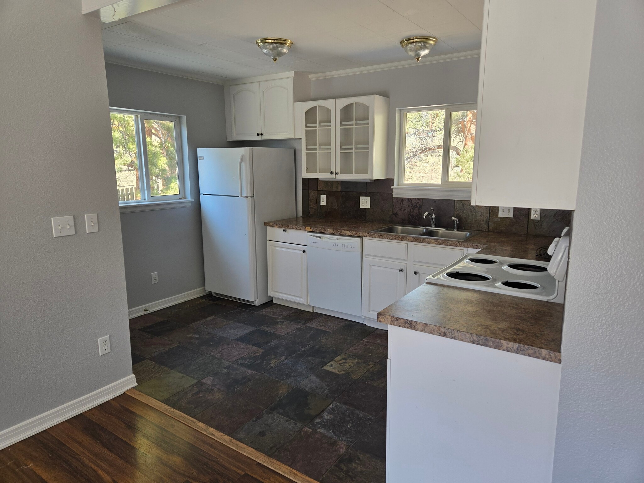 Kitchen - 2089 Eagle Cliff Rd