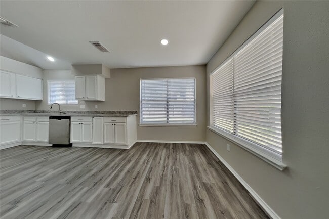 Building Photo - 17030 Highworth Dr