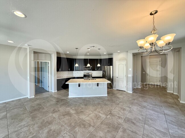 Building Photo - 2922 E Wayland Dr