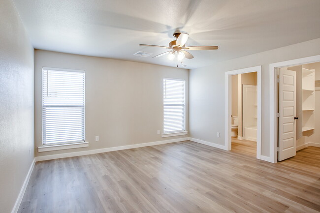 Building Photo - Like New Construction in Cooper District!