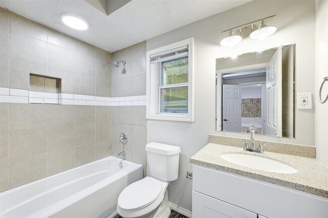 Building Photo - 2511 San Gabriel St