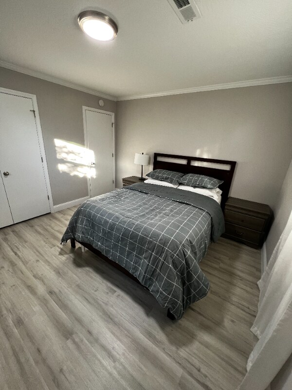 Building Photo - 1477 E Lindberg St