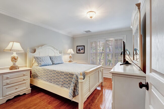 Building Photo - 306 N Swinton Ave