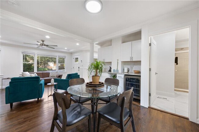 Building Photo - 1290 Glen Forest Way