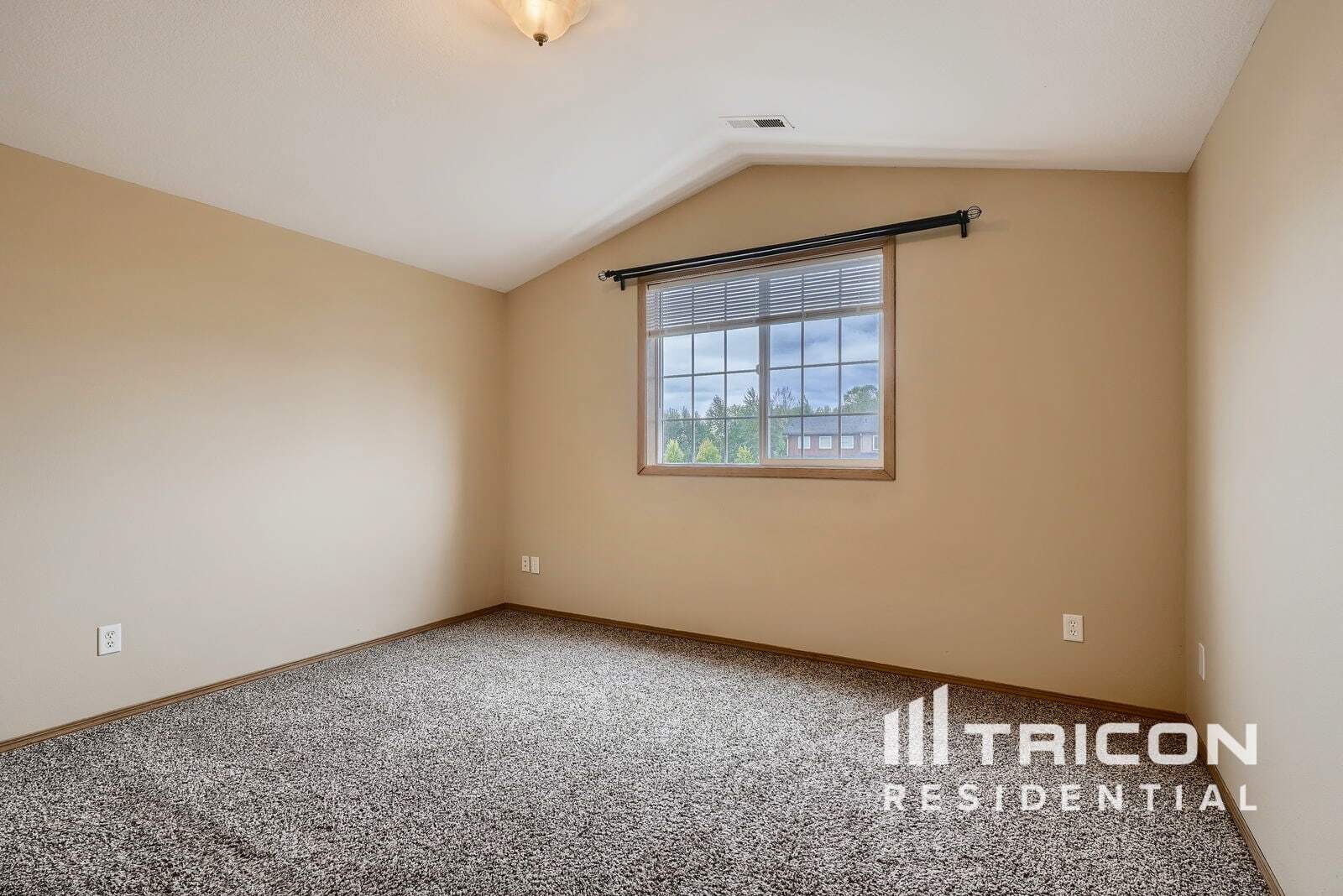 Building Photo - 1407 SW 7th Ct