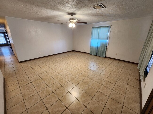 Building Photo - 235 Cottonwood St