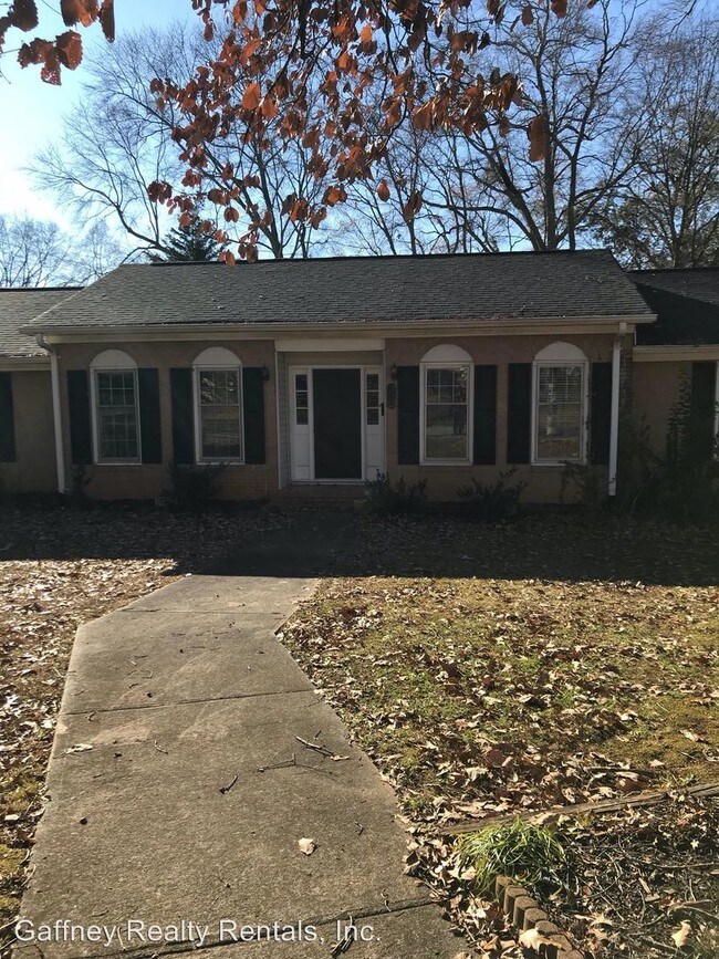Building Photo - 3 br, 2 bath House - 612 College Dr
