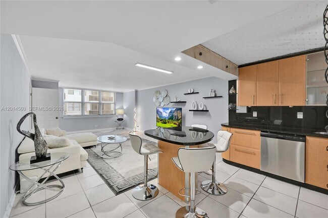 Building Photo - 6039 Collins Ave