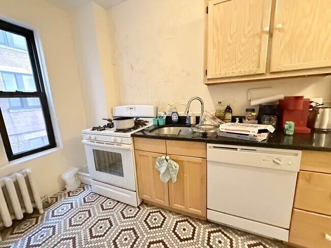 Building Photo - MISSION HILL 3 BED!!!!!