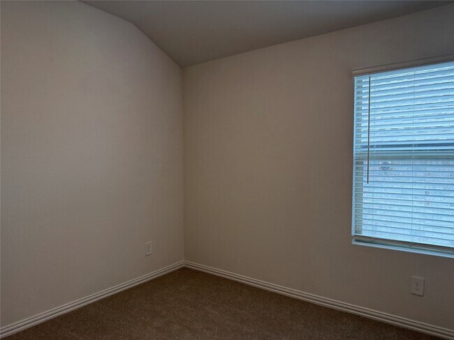 Building Photo - 716 Edgehurst Dr