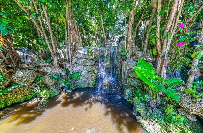 Building Photo - 2951 S Bayshore Dr