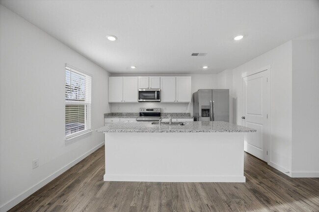 Building Photo - 7740 Belhaven Ln