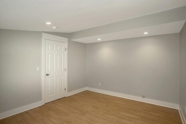Building Photo - 288 Acre Ln