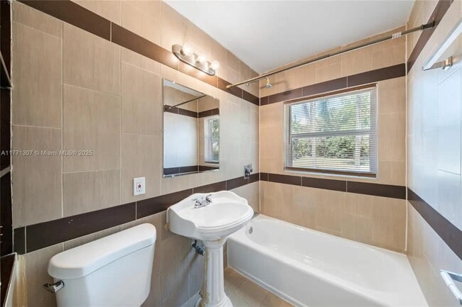 Building Photo - Adams Street