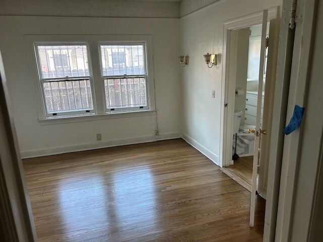 Building Photo - 1425 W 48th St