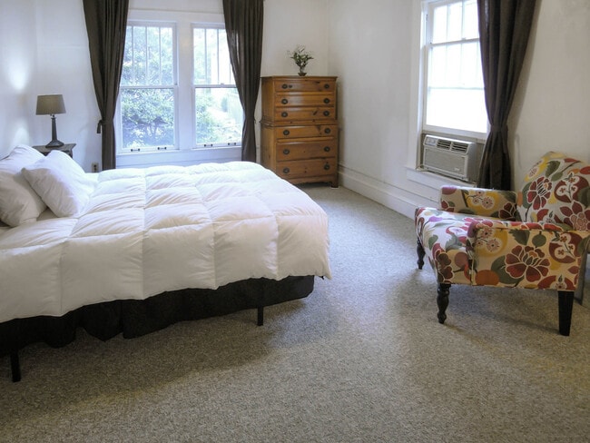 Building Photo - 1197 Stillwood Dr NE